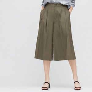 Uniqlo wide cropped pants 2 pieces